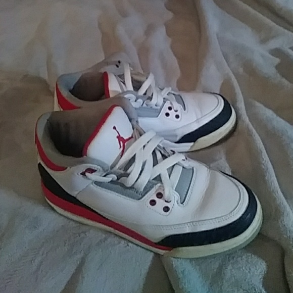 Jordans red, white & gray - Picture 4 of 5